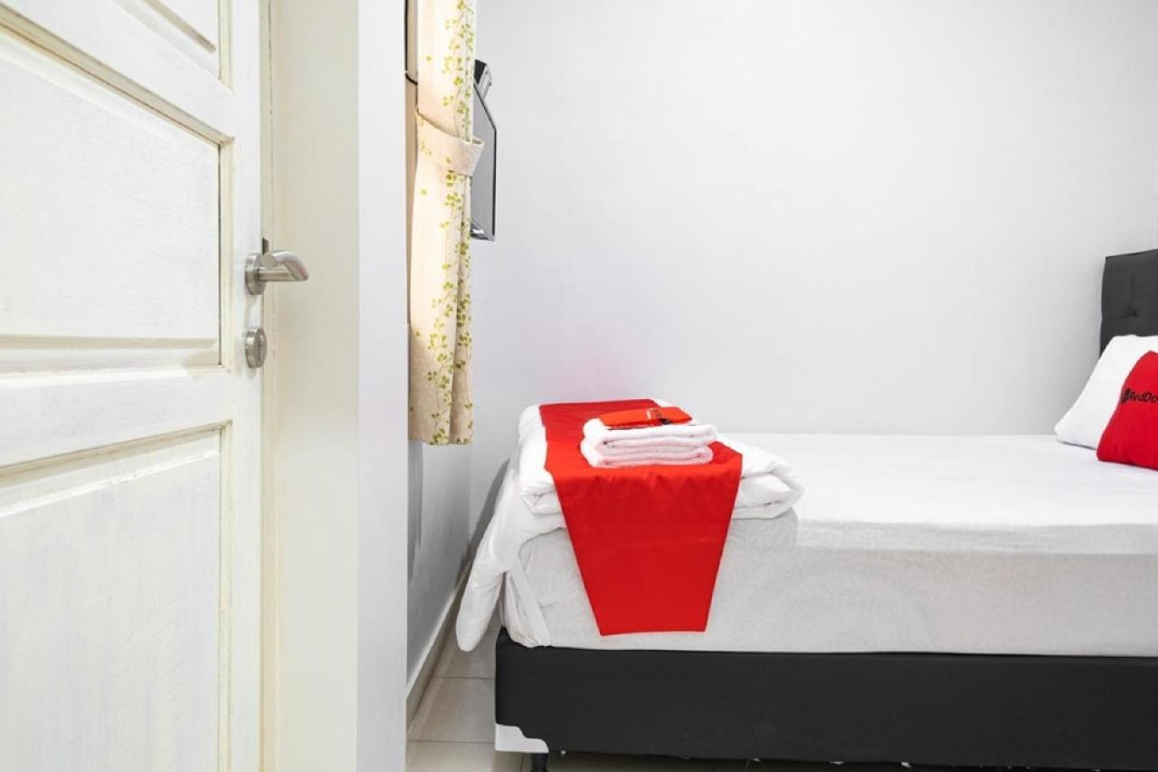Reddoorz Syariah Near Grand Kota Bintang Hotel Bekasi Exterior photo