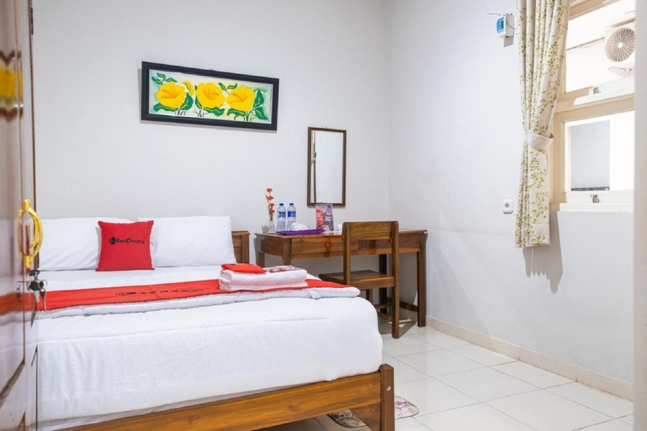 Reddoorz Syariah Near Grand Kota Bintang Hotel Bekasi Exterior photo
